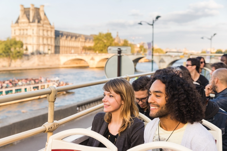 Paris : visite en bus à arrêts multiples avec visite à pied autoguidéeBillet de luxe de 48 heures avec croisière fluviale et visite autoguidée