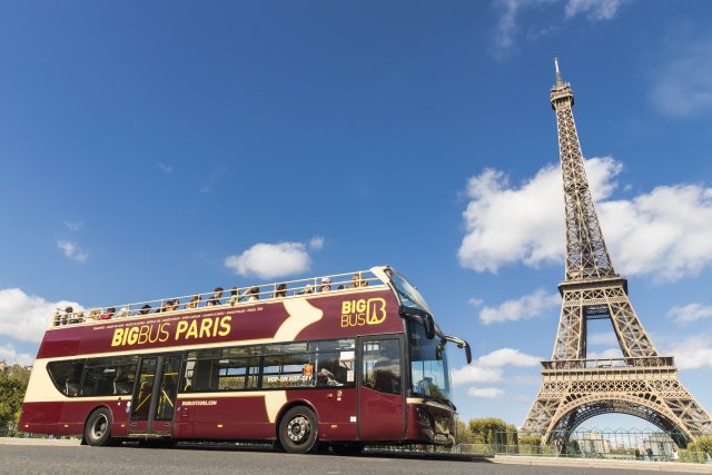 París: Hop-On Hop-Off Tour en Autobús con Recorrido Autoguiado a Pie