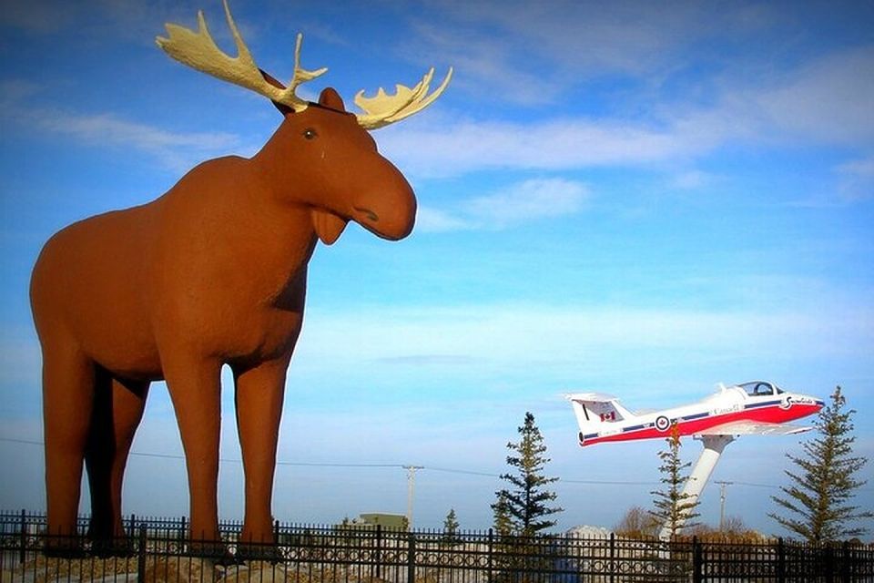 Чей лось. Лось Мак, Саскачеван. Канадский Лось. Самый большой канадский Лось. В Канаде скульптуры, лося.