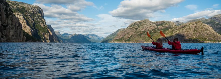 Stavanger: Lysefjord Kayaking Trip with Gear & Snacks