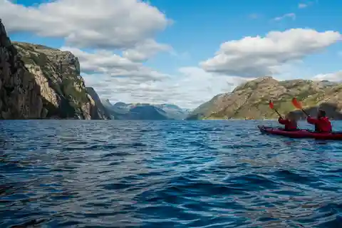 Stavanger: Lysefjord Kayak Safari (Waterfalls & Pulpit Rock)