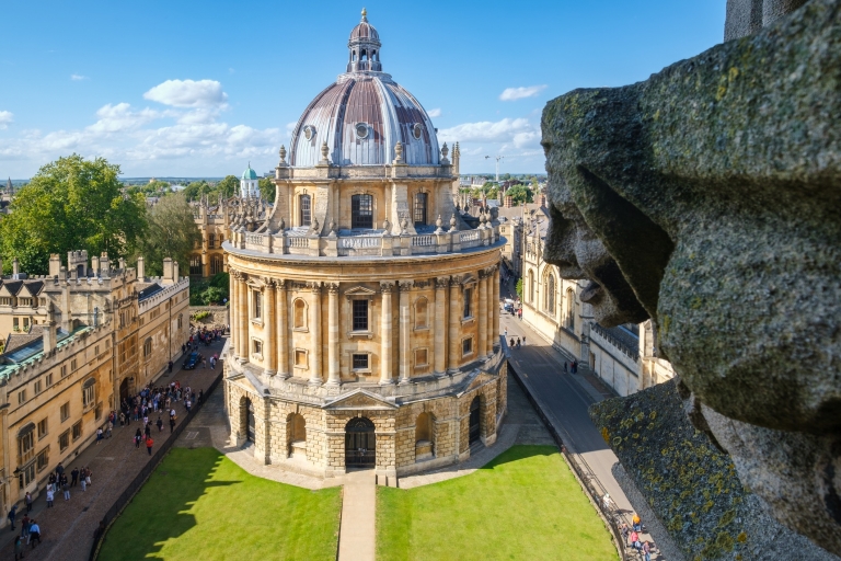 Oxford University: grupowa wycieczka piesza z absolwentami uniwersytetuWspólna wycieczka piesza w grupie