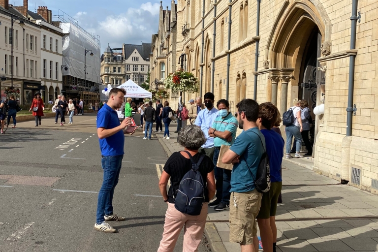Oxford University: grupowa wycieczka piesza z absolwentami uniwersytetuWspólna wycieczka piesza w grupie
