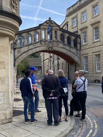 Visit Oxford Alumni-Led Walking Tour with Optional Christ Church in Oxford
