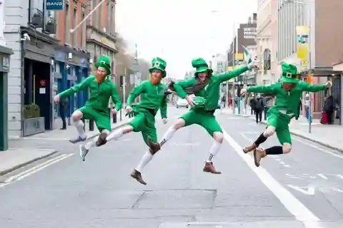 Desfile do Dia de São Patrício: Experiência de tribuna em Dublin