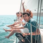 Barcellona: navigazione a mezzogiorno o al tramonto con open bar e snack