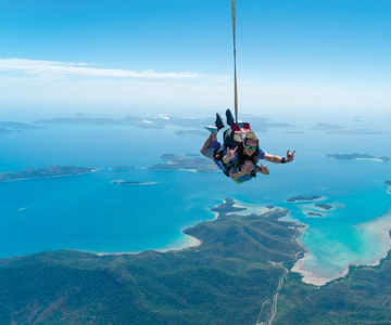 Airlie Beach: Tandem Skydive over Whitsunday Islands
