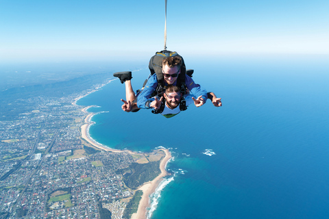 Sydney, Wollongong: salto en paracaídas tándem desde una playa de 15.000 piesFin de semana Wollongong Paracaidismo Tándem en la Playa de 15.000 pies