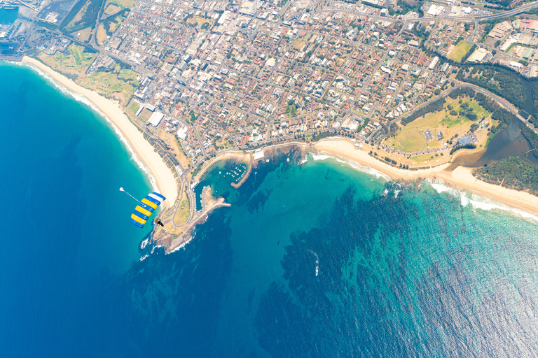 Sydney, Wollongong: salto en paracaídas tándem desde una playa de 15.000 piesFin de semana Wollongong Paracaidismo Tándem en la Playa de 15.000 pies