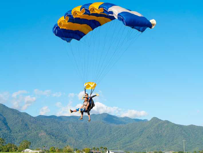Cairns: paracaigudisme en tàndem des de 15.000 peus