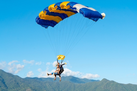 Cairns: tandem skydive vanaf 15.000 voet