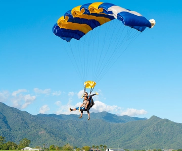 Cairns: Tandem Skydive Experience