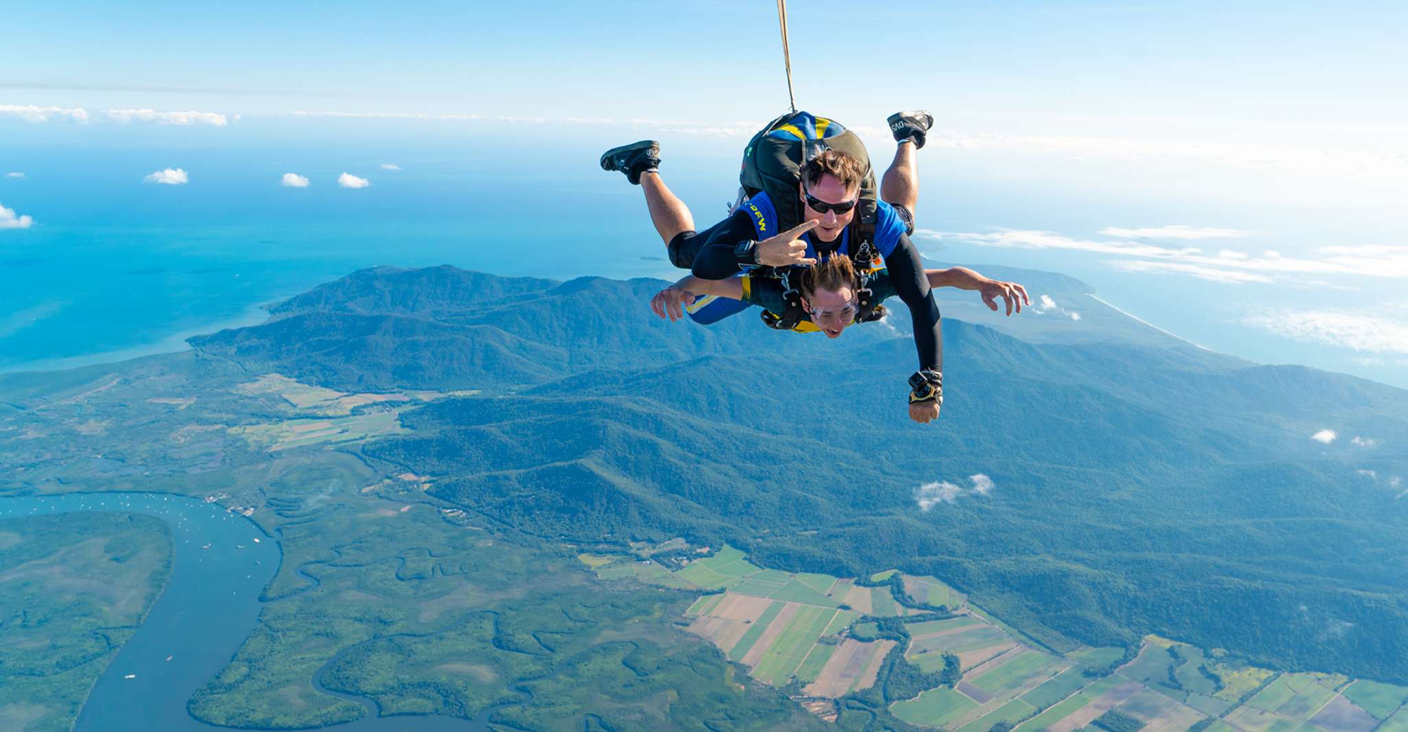 Cairns, Tandem Skydive desde 15.000 pies - Hizvo