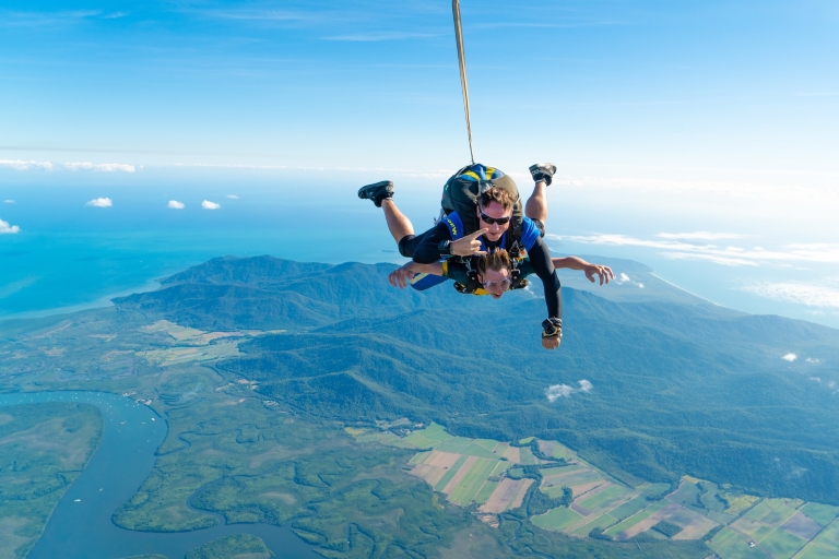 Cairns : saut en parachute en tandem depuis 4 500 m