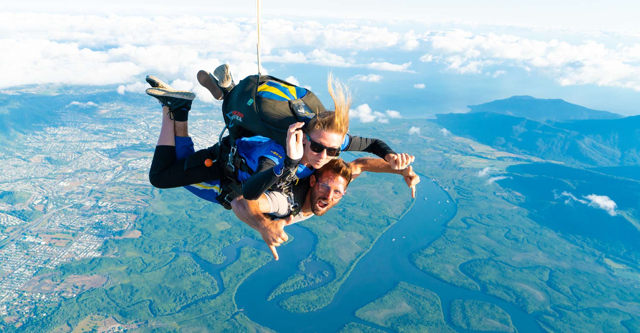 Cairns, Tandem Skydive desde 15.000 pies - Hizvo