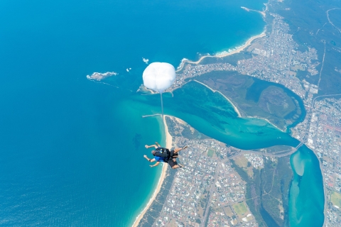 Newcastle : Saut en parachute en tandem sur la plage avec transferts optionnelsNewcastle : Saut en parachute en tandem sur la plage avec transfert depuis Sydney
