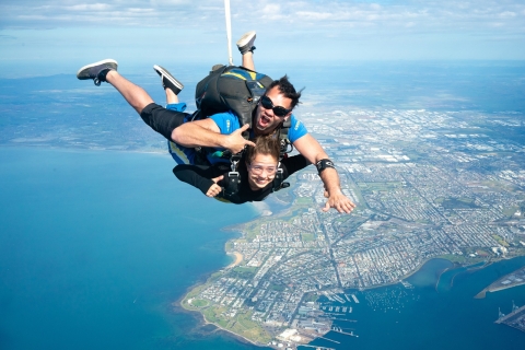 Melbourne: skok spadochronowy na plaży St. KildaSpecjalny skok spadochronowy w środku tygodnia w Melbourne