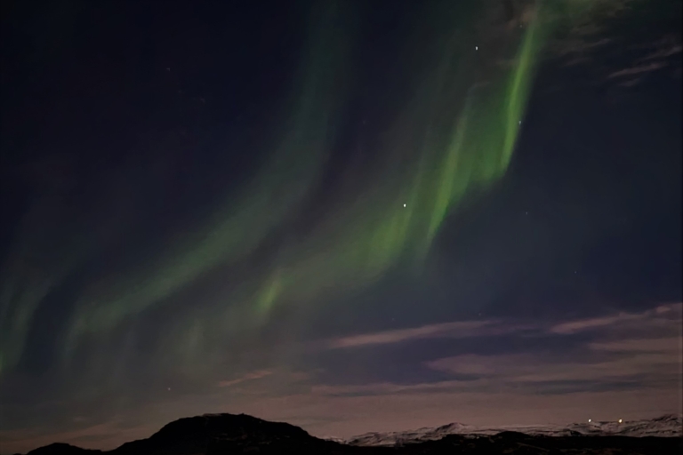 From Reykjavík: Spot the Northern Lights with Snacks & Drink