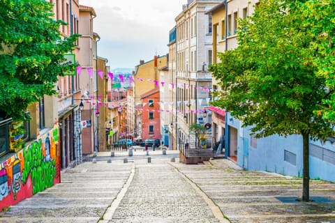 Lyon: City Highlights Self-Guided Audio Tour with App