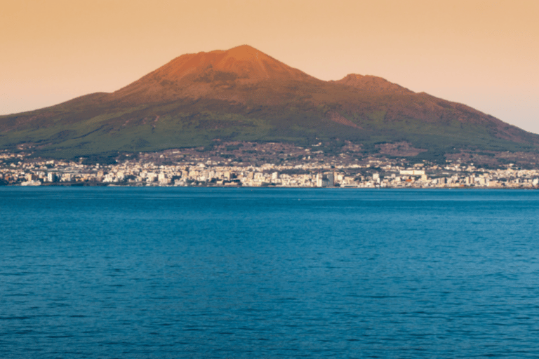 From Rome: Taste of Naples Tour with Underground Caverns