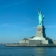 НЮ ЙОРК: Мемориал 9/11, Уолстрийт и Статуята на свободата | GetYourGuide