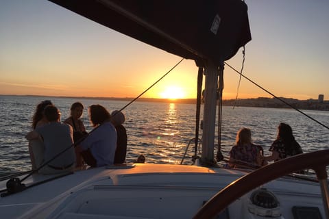 Lisbon: Sunset Catamaran Cruise with Welcome Drink