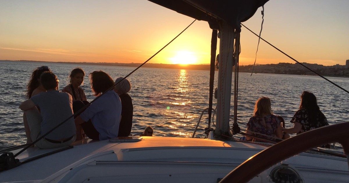 sunset catamaran cruise lisbon