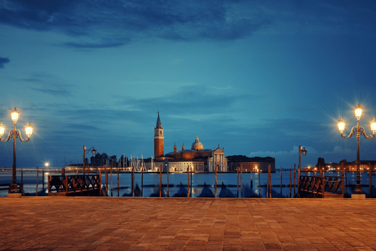 Veneza: excursão a pé noturna pelos destaques e joias escondidasTour compartilhado em inglês