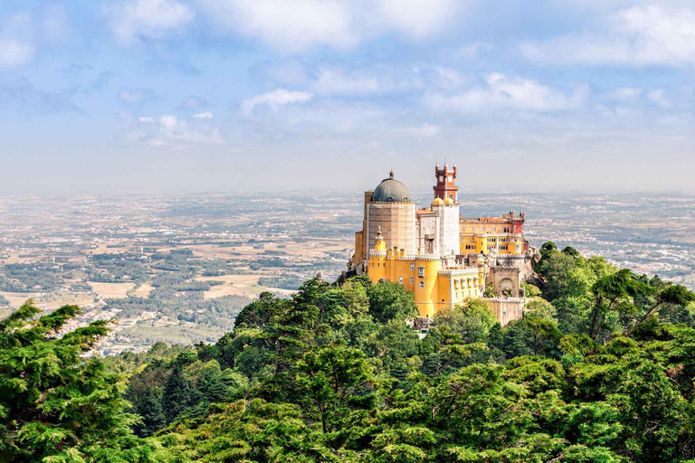 Da Lisbona: Tour del Palazzo Pena, Regaleira, Sintra e CascaisPunto di incontro a Lisbona