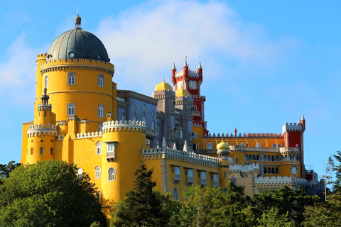 Da Lisbona: Tour del Palazzo Pena, Regaleira, Sintra e CascaisPunto di incontro a Lisbona