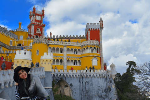 Desde Lisboa: Tour de día completo de Sintra y Cascais con lugareños