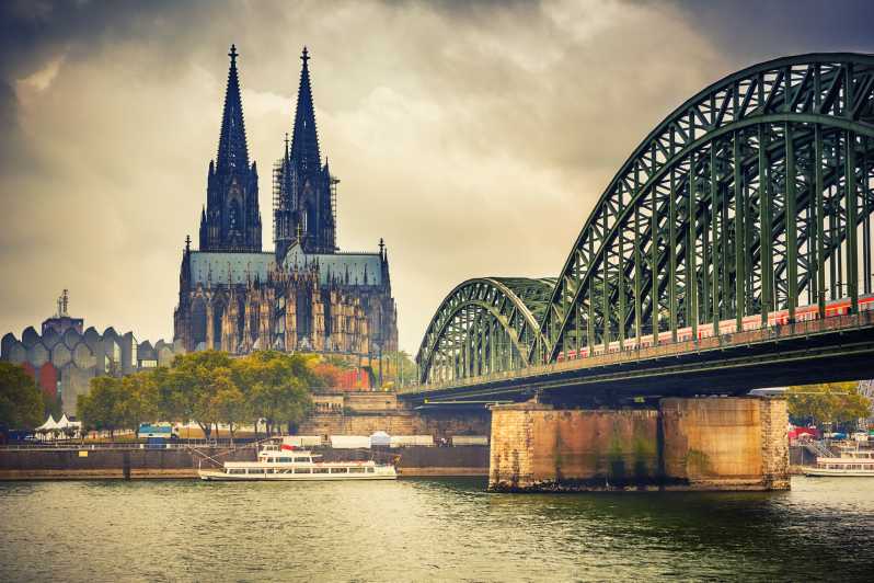 Cologne: Highlights Self-Guided Scavenger Hunt & Tour