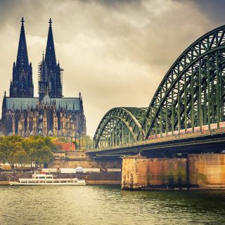 Cologne: Highlights Self-Guided Scavenger Hunt & Audio Tour