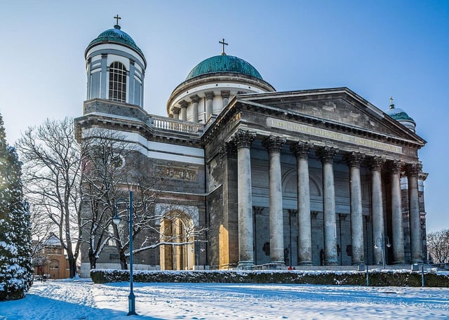 Duna-kanyar: privát 8 órás teljes ellátást tartalmazó túra Budapestről