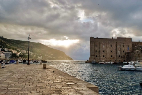 Dubrovnik: City Walls Tour for Early Birds of Sunset ChasersPrivéwandeling door de stadsmuren - Engels of Duits