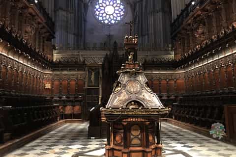 Seville: Royal Alcazar, Cathedral, and Giralda Guided Tour