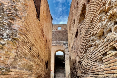 Rzym: Wycieczka z przewodnikiem po Koloseum z wejściem Fast-TrackHiszpańska wycieczka