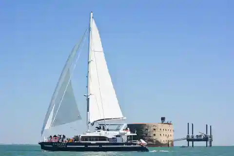 La Rochelle : Fort Boyard by sail (3h30)