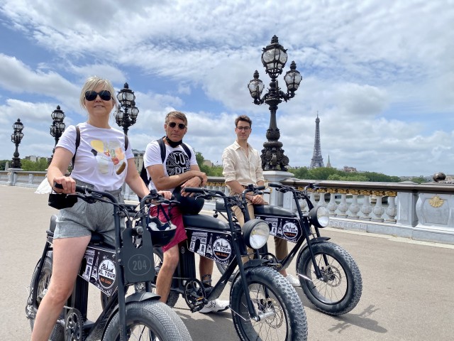 Visit Paris: Guided City Tour by Electric Bike in Bali
