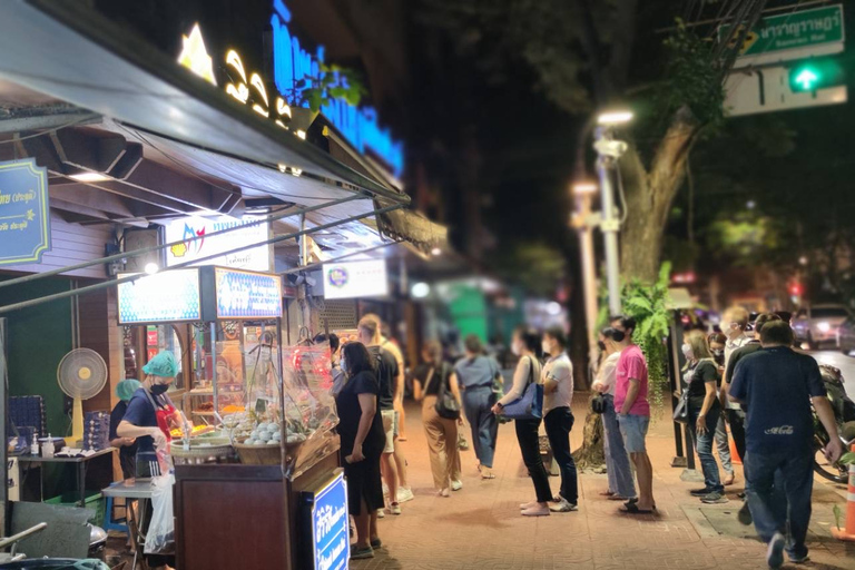 Bangkok: przewodnik Michelin Street Food Tour przez Tuk TukWycieczka grupowa z miejscem spotkania