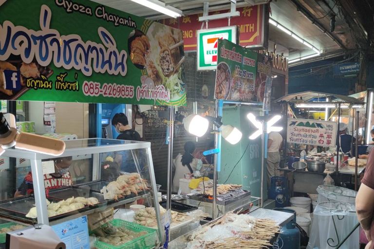 Bangkok: przewodnik Michelin Street Food Tour przez Tuk TukWycieczka grupowa z miejscem spotkania