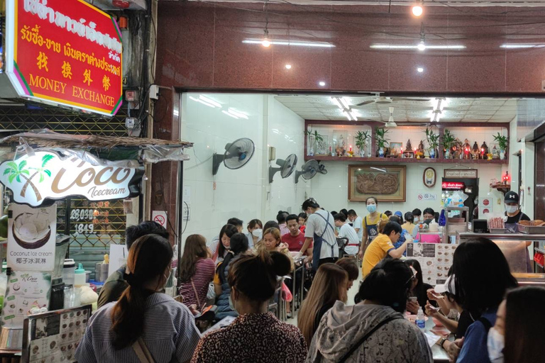 Bangkok: przewodnik Michelin Street Food Tour przez Tuk TukWycieczka grupowa z miejscem spotkania