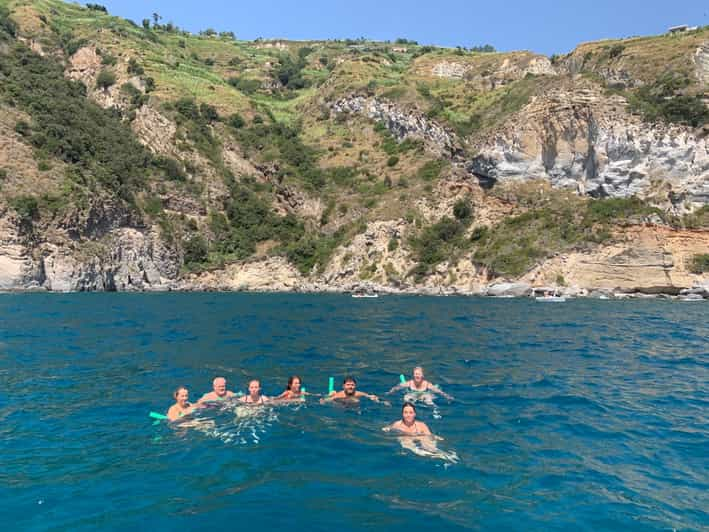 Fra Sorrento Bådtur til Ischia og Procida med snorkling GetYourGuide