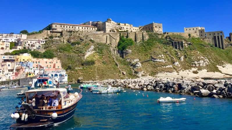 Von Sorrento Aus: Ischia Und Procida Bootstour Mit Schnorcheln ...