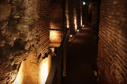 Rzym: podziemna wycieczka z przewodnikiemWycieczka po katakumbach po francusku i podziemiach Navona