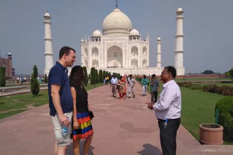 From Delhi: Sunrise Taj Mahal and Agra Fort Private Tour