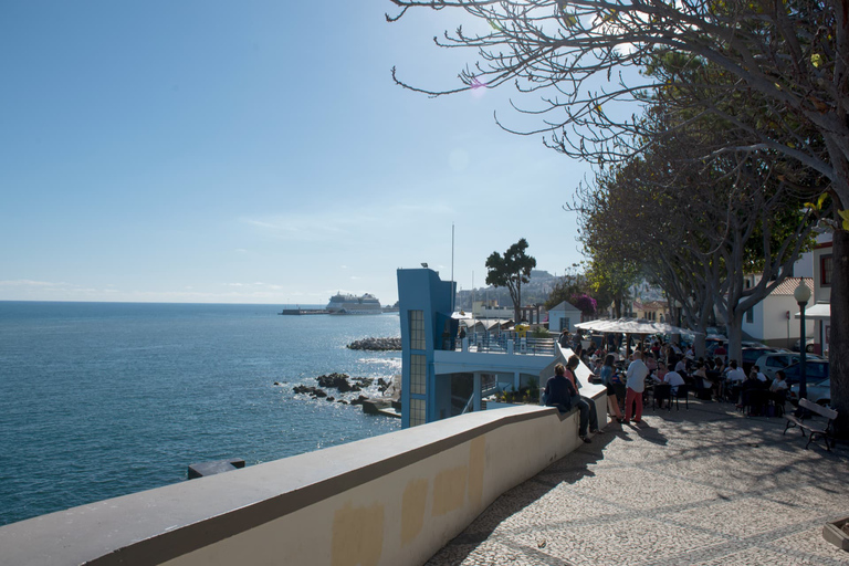 Funchal: Explore os pontos turísticos da cidade em um passeio de Tuk-Tuk de 2 horasFunchal: Explore os pontos turísticos da cidade em um passeio de Tuk-Tuk