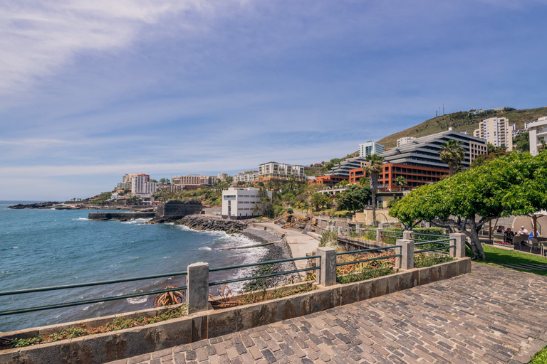 Funchal : explorez les sites touristiques de la ville en tuk-tuk