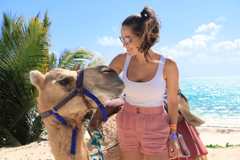 Riviera Maya: expedición en caravana de camellos y acceso al club de playaDesde Cancún y Puerto Morelos