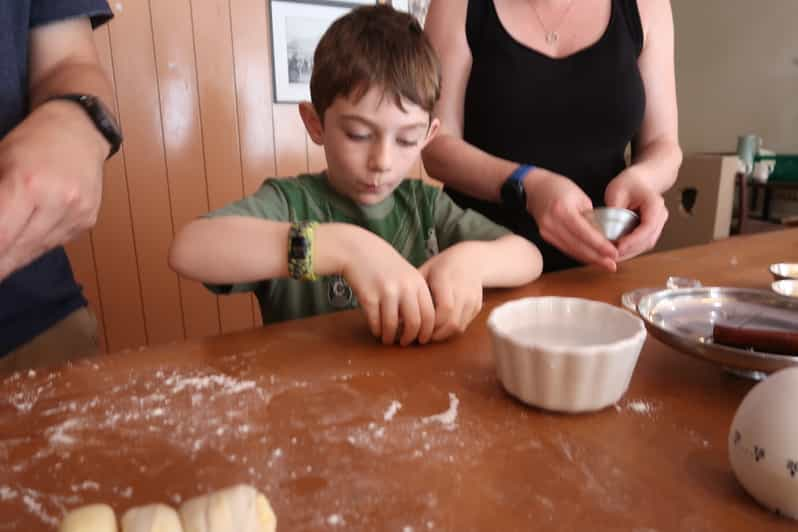 Oporto: clase de cocina Pastel de Nata con la receta de la abuela |  GetYourGuide